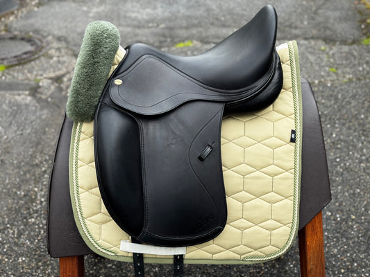 #K128 Cobra dressage saddle 16.5 inch from 2022, as good as new