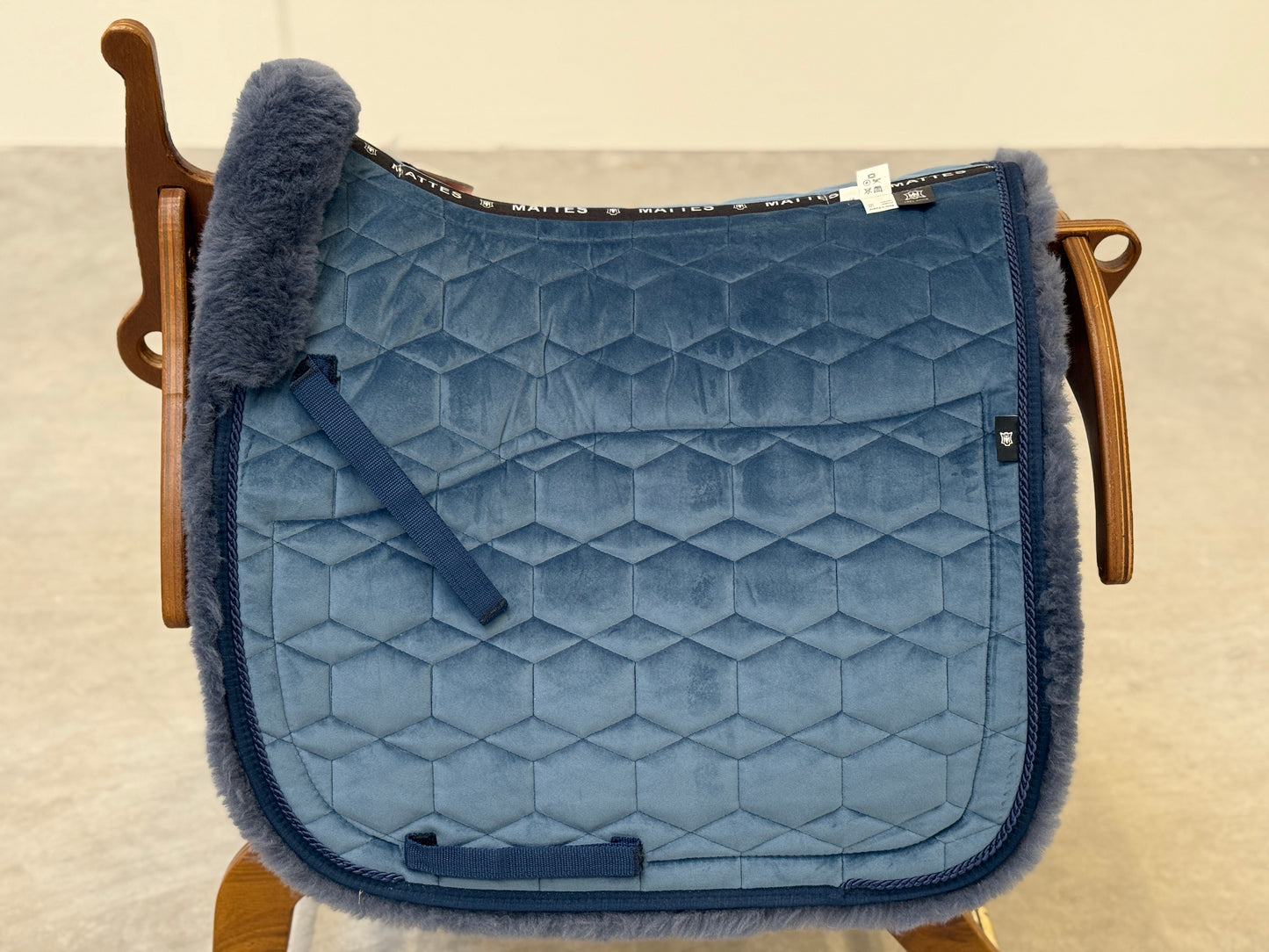 Mattes Fellwechsel Lammfell-Schabracke Dressur - gegen Haarbruch