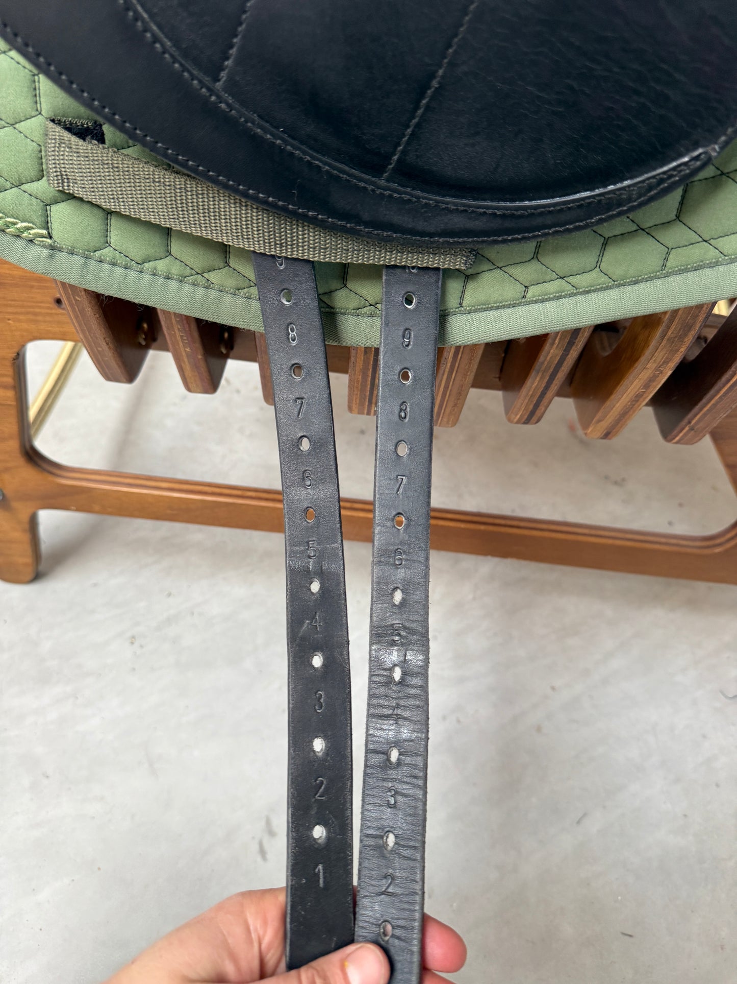 Equiline E9 Dressursattel 17 Zoll Monoblatt - extrem kurz & viel Widerristfreiheit