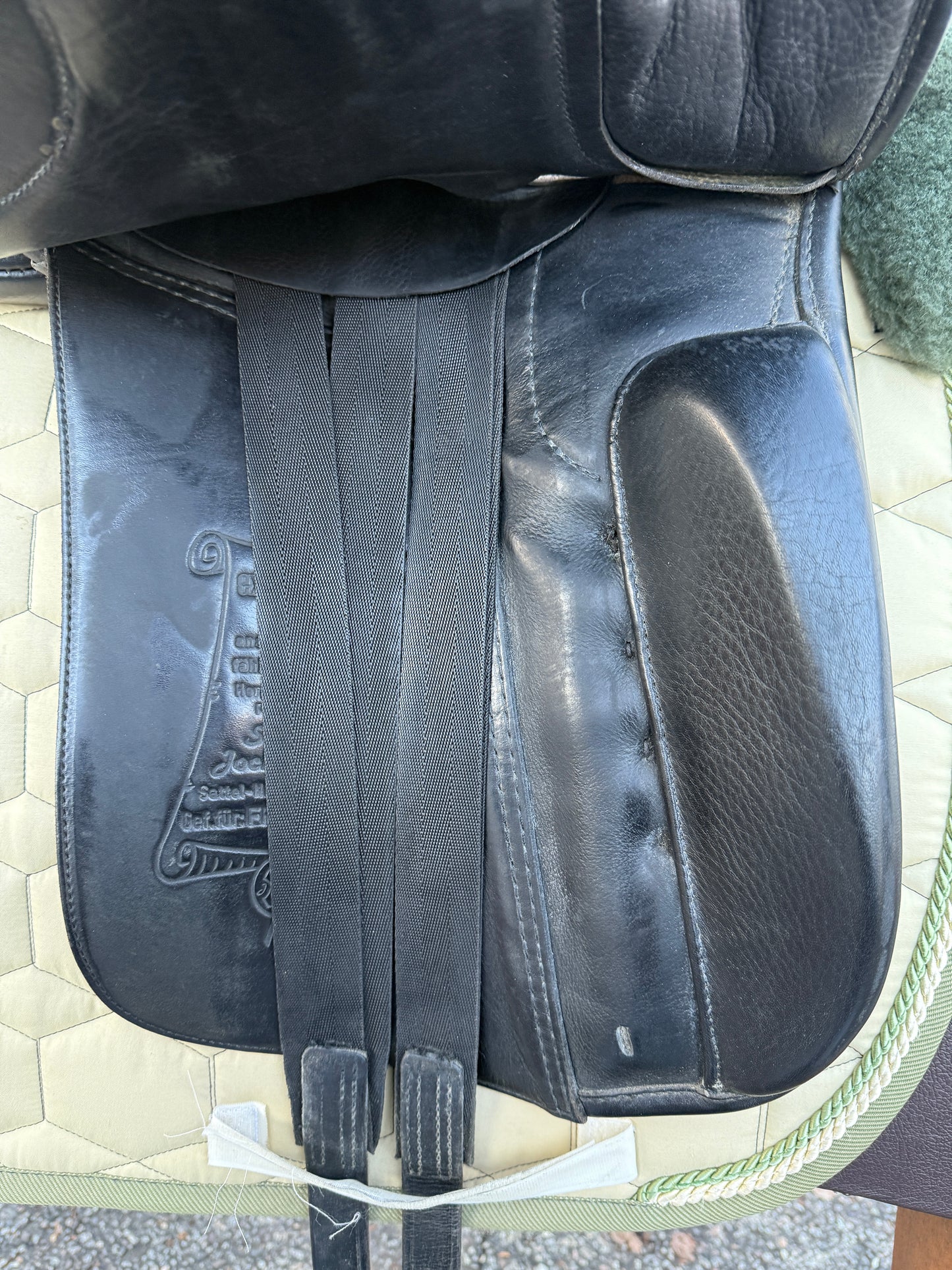 #252 Hennig Dressursattel 17 Zoll Doppelblatt