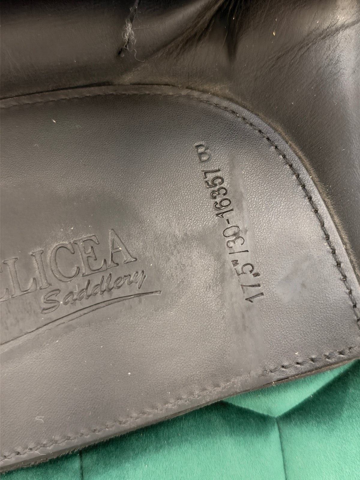 Velicea Onyx Dressursattel 17,5 Zoll mit Doma Vaquero Kissen