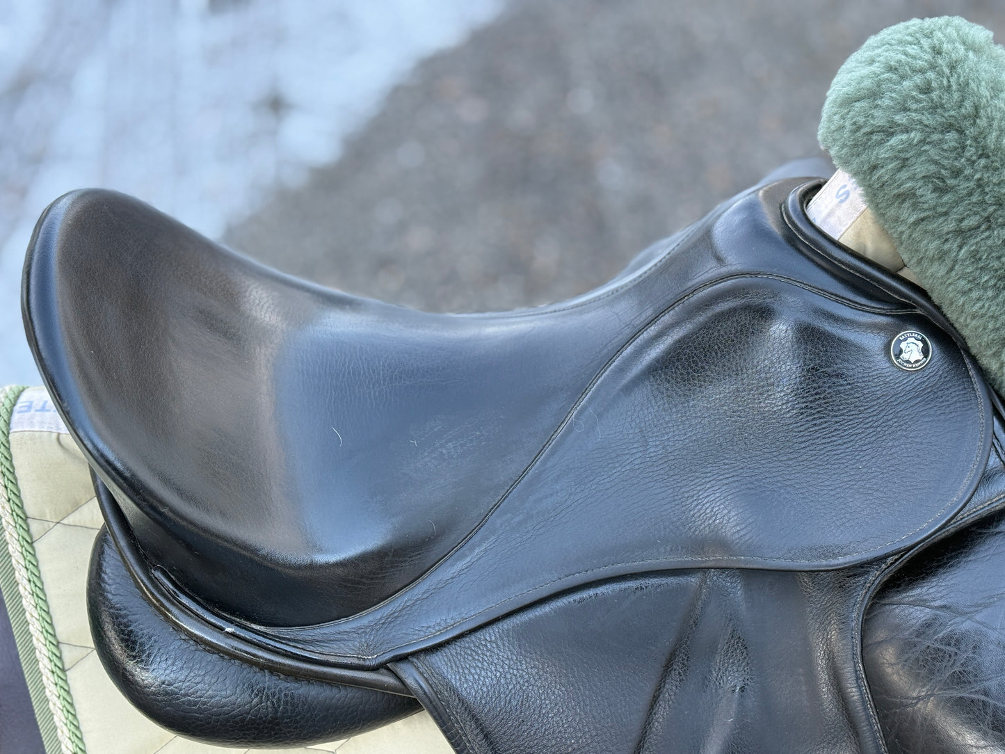 #252 Hennig Dressursattel 17 Zoll Doppelblatt