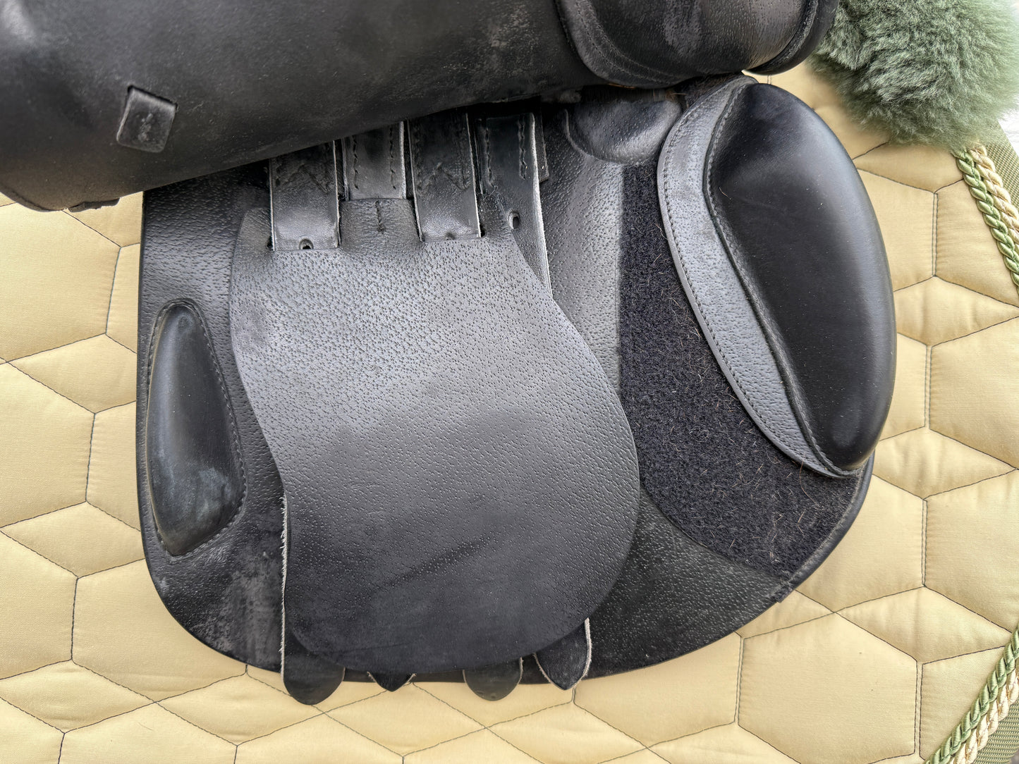 Amerigo Farouche Pinerolo Springsattel 17 Zoll kurzes Blatt auch für Ponys