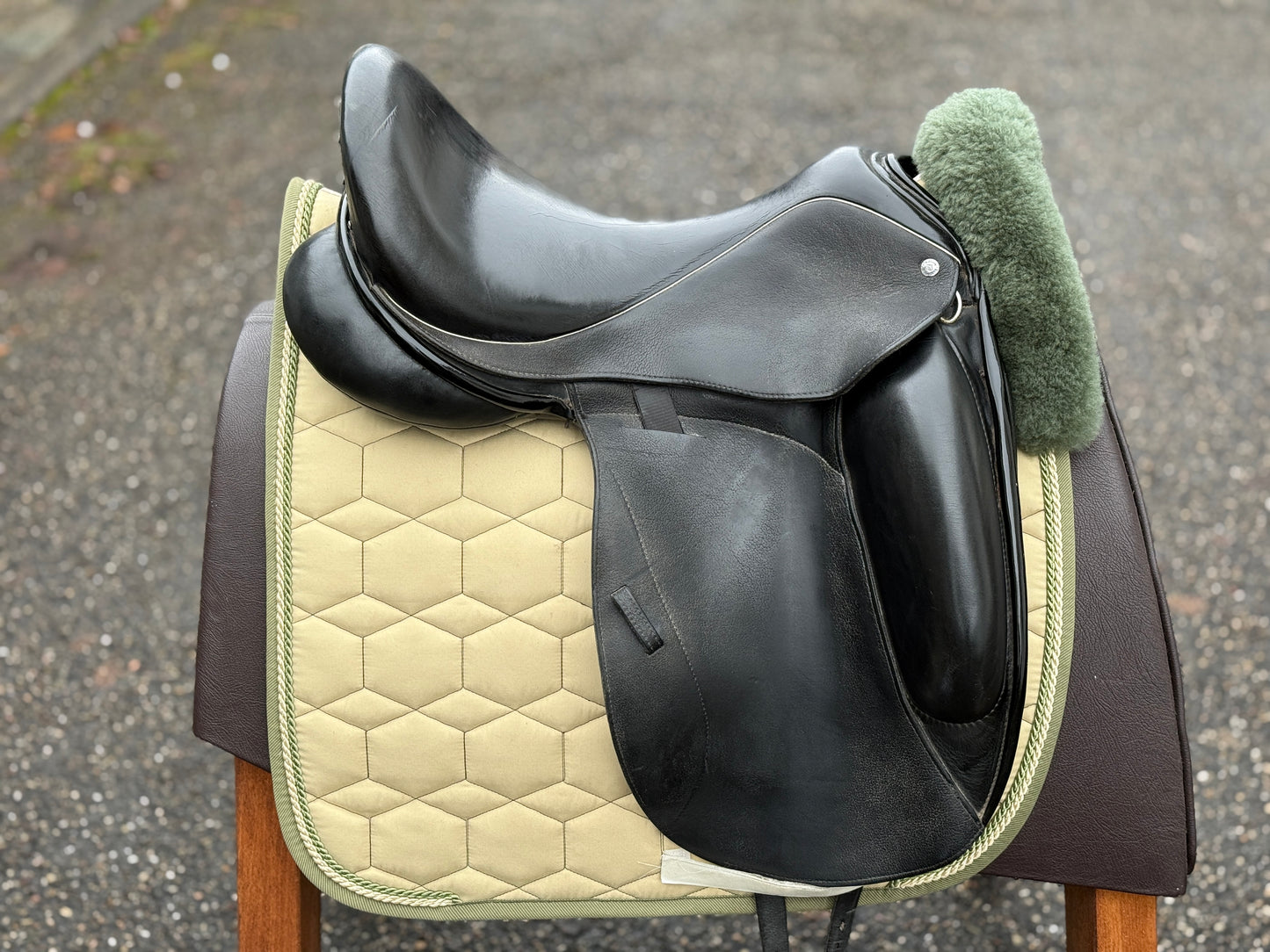 #197 Custom Dressursattel Icon Flight 18 Zoll
