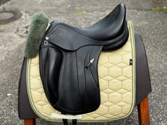 #149 Selleria Equipe Viktoria Carbon Dressursattel 17,5 Zoll
