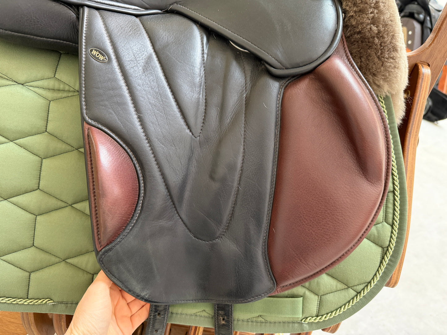 WOW Springsattel Eventingsattel 17,5 Zoll Monoblatt Luftkissen