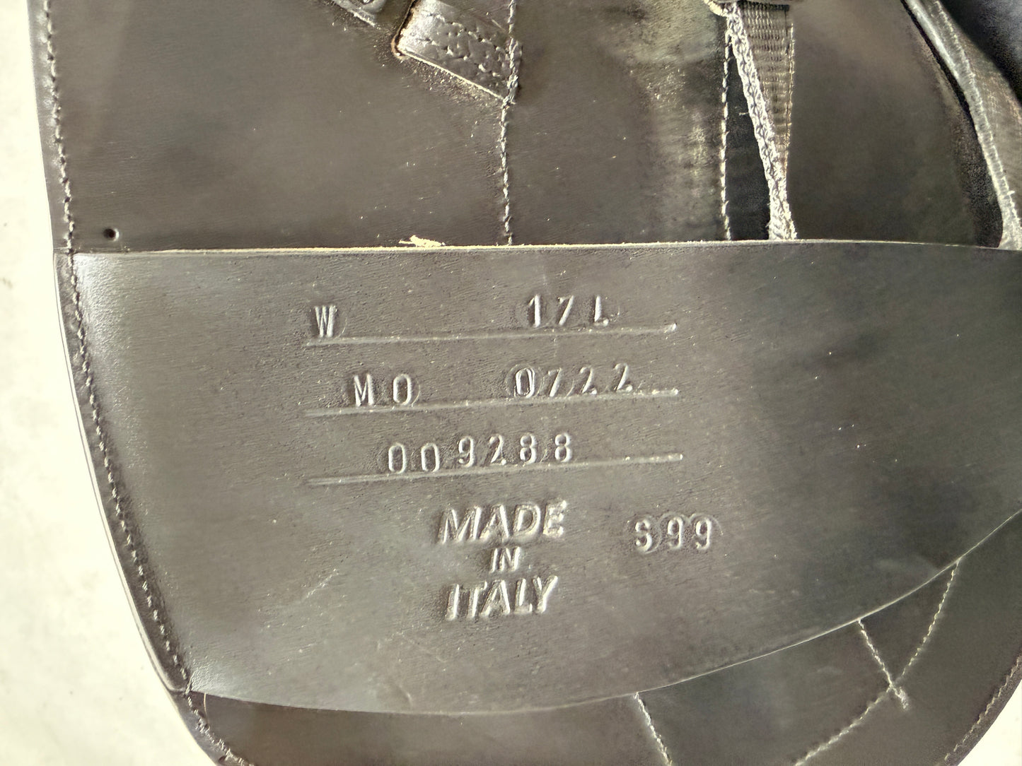 Equiline E9 Dressursattel 17 Zoll Monoblatt - extrem kurz & viel Widerristfreiheit