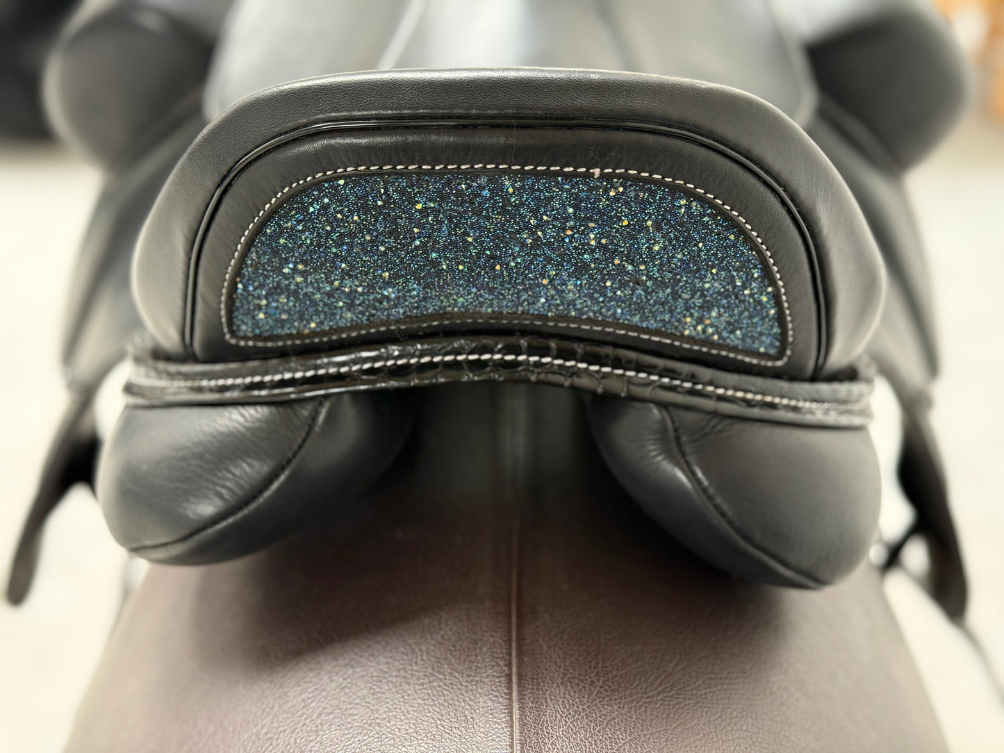 Luisa Koehne Masterclass Dressursattel 18 Zoll schwarz mit Glitzerspiegel