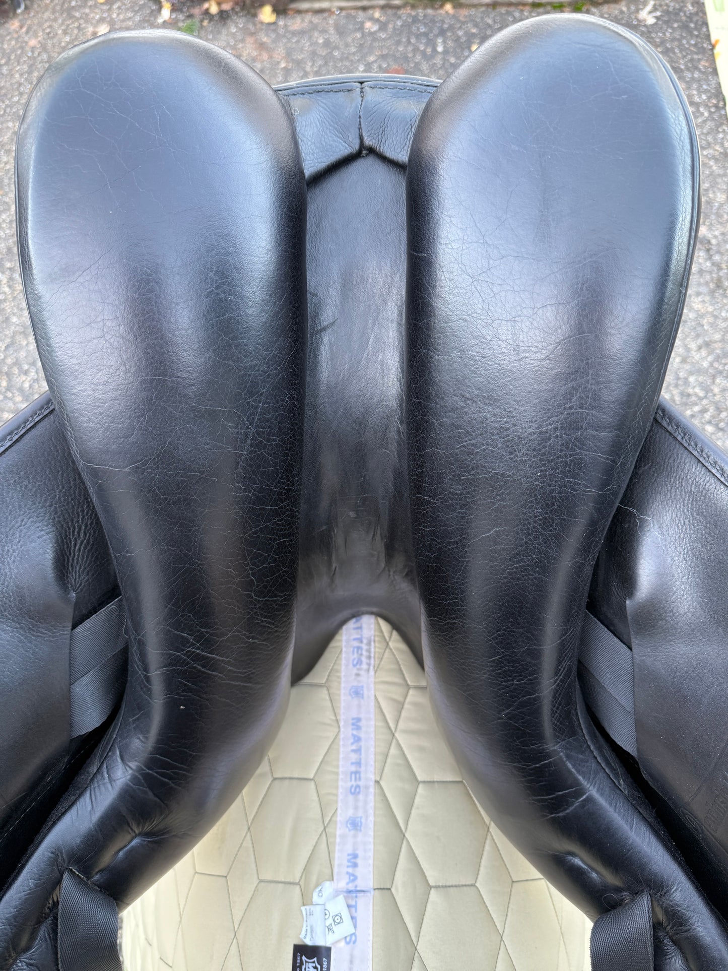 #225 Hennig Dressursattel Monoblatt 17,5 Zoll Klettpauschen