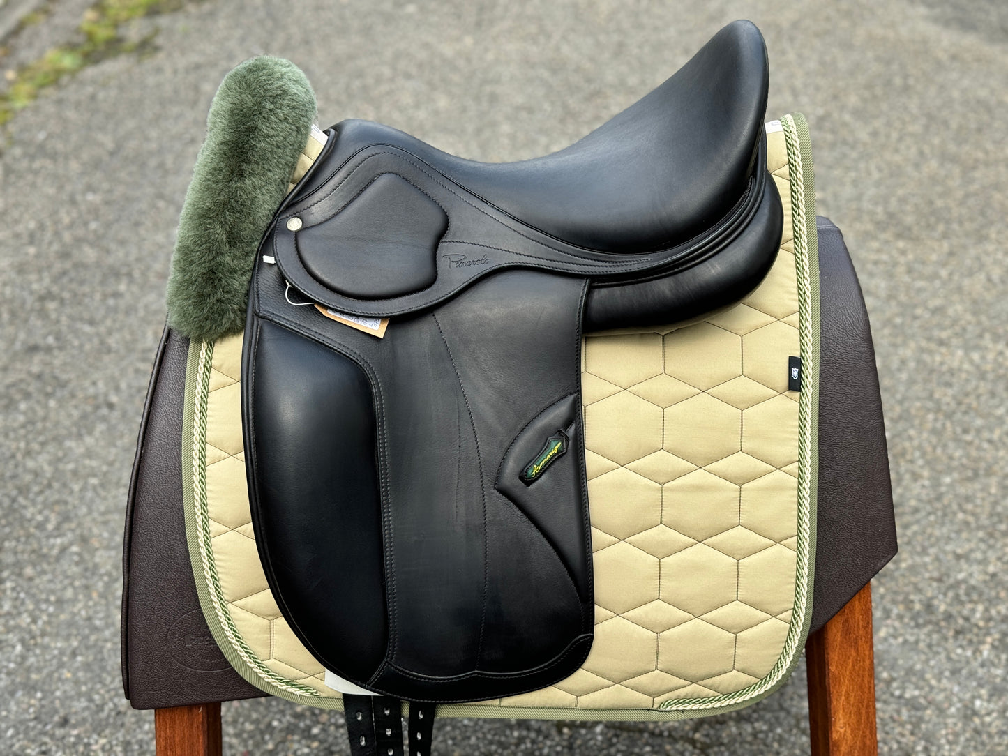 #14 Amerigo Classic Dressage Pinerolo Dressursattel 17,5 Zoll M langes Blatt