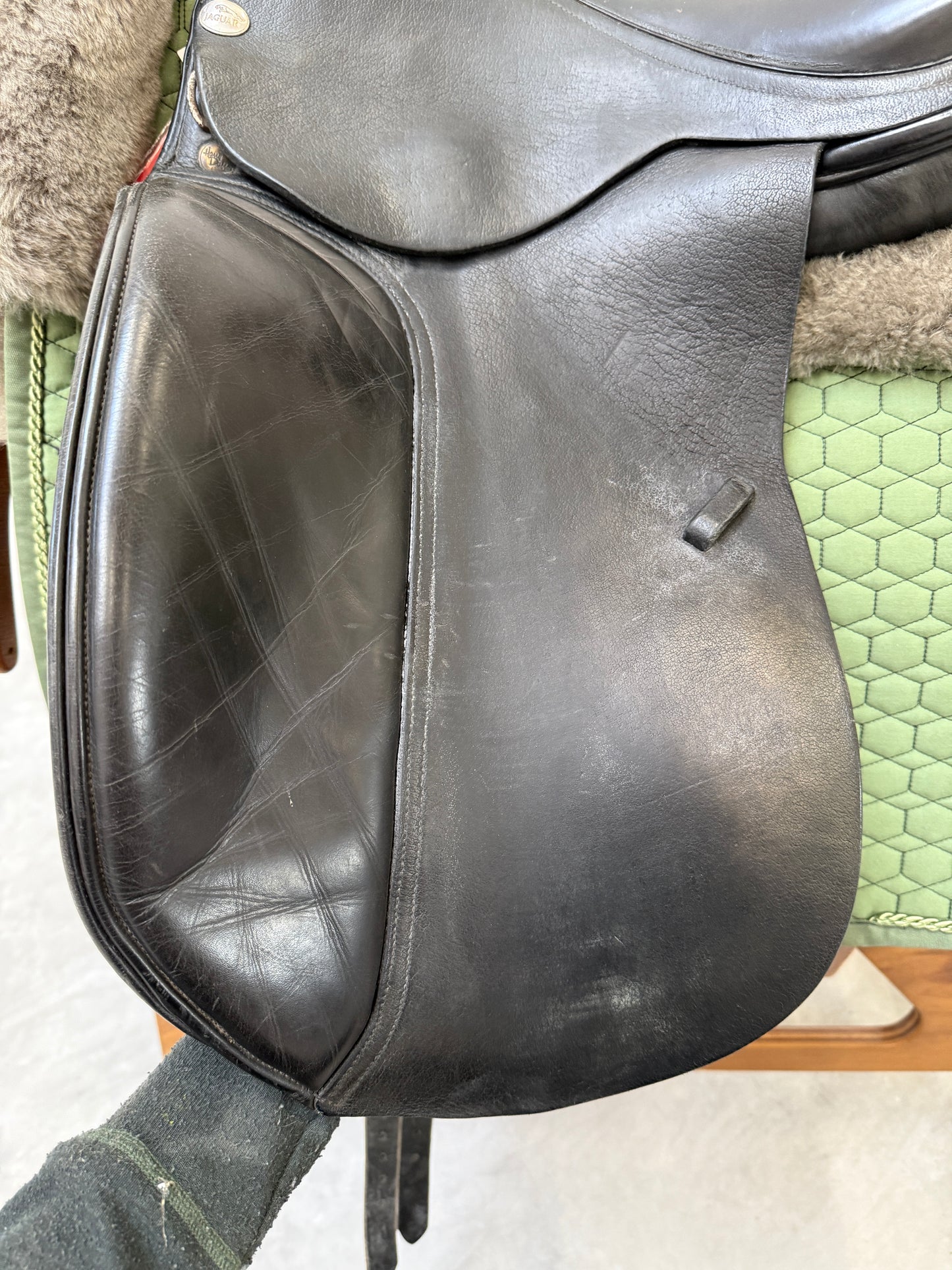 Jaguar Dressursattel 17,5 Zoll MW