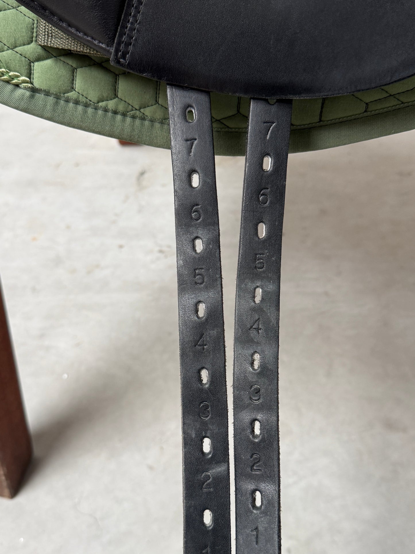 Prestige Modena Dressursattel 17 Zoll 33 mit Klettpauschen