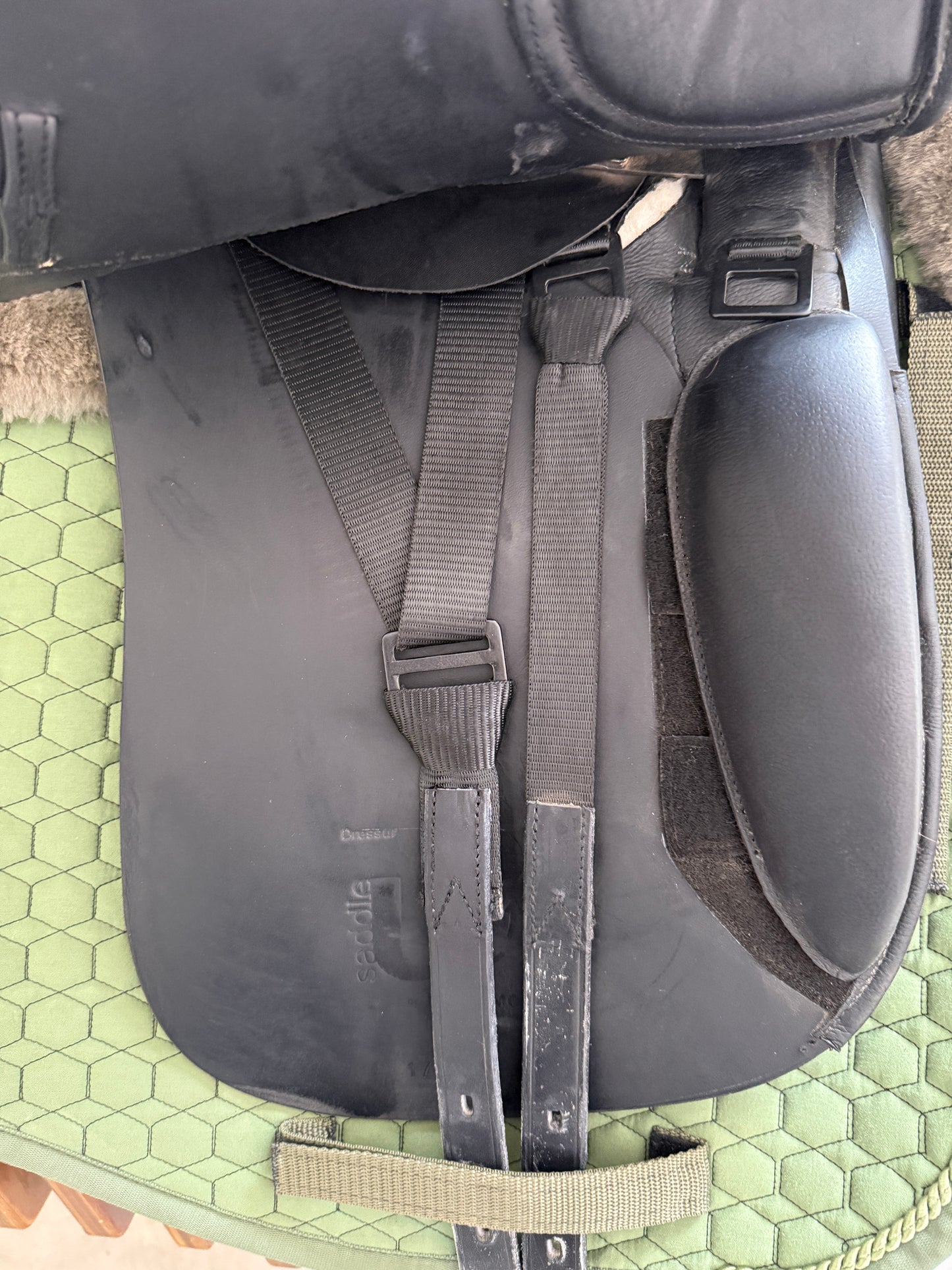 Massimo Saddle UP Dressursattel 17,5 Zoll 34