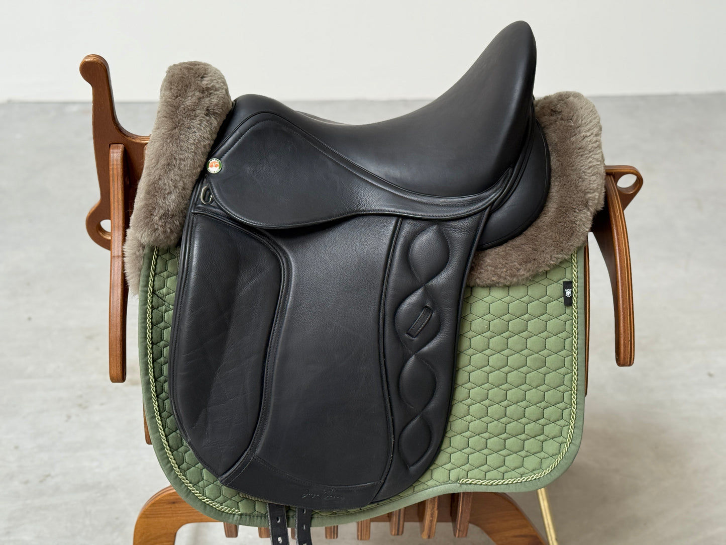 Jorge Canaves Pradera II Dressursattel 17,5 Zoll schwarz Barocksattel Working Equitation neuwertig