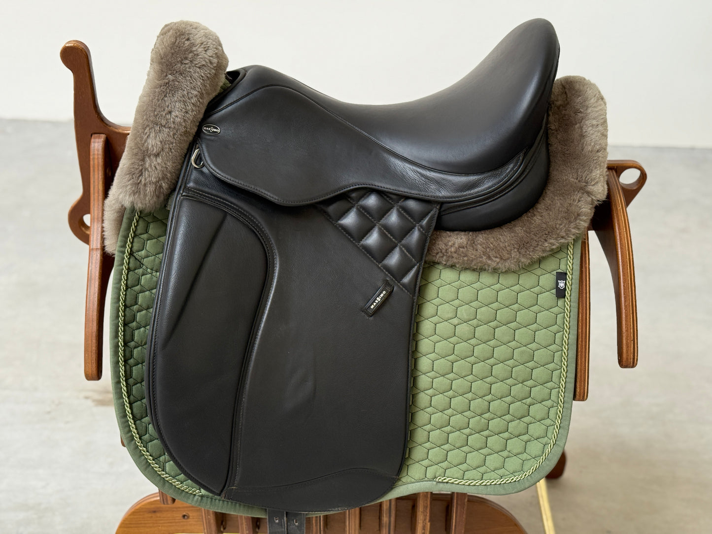 Massimo Saddle UP Dressursattel 17,5 Zoll 34
