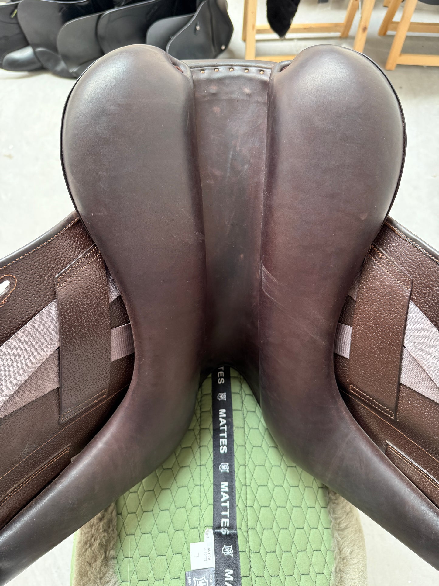 Childeric DGP Dressursattel 17,5 Zoll braun aus 2021