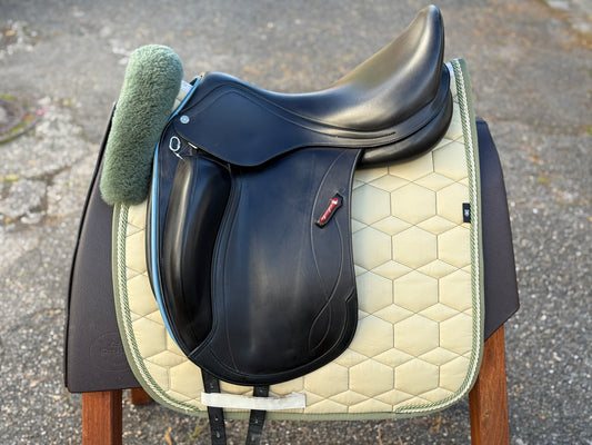 #K176 Selleria Equipe Olympia Monoblatt Dressursattel 17,5 Zoll breite Kammer
