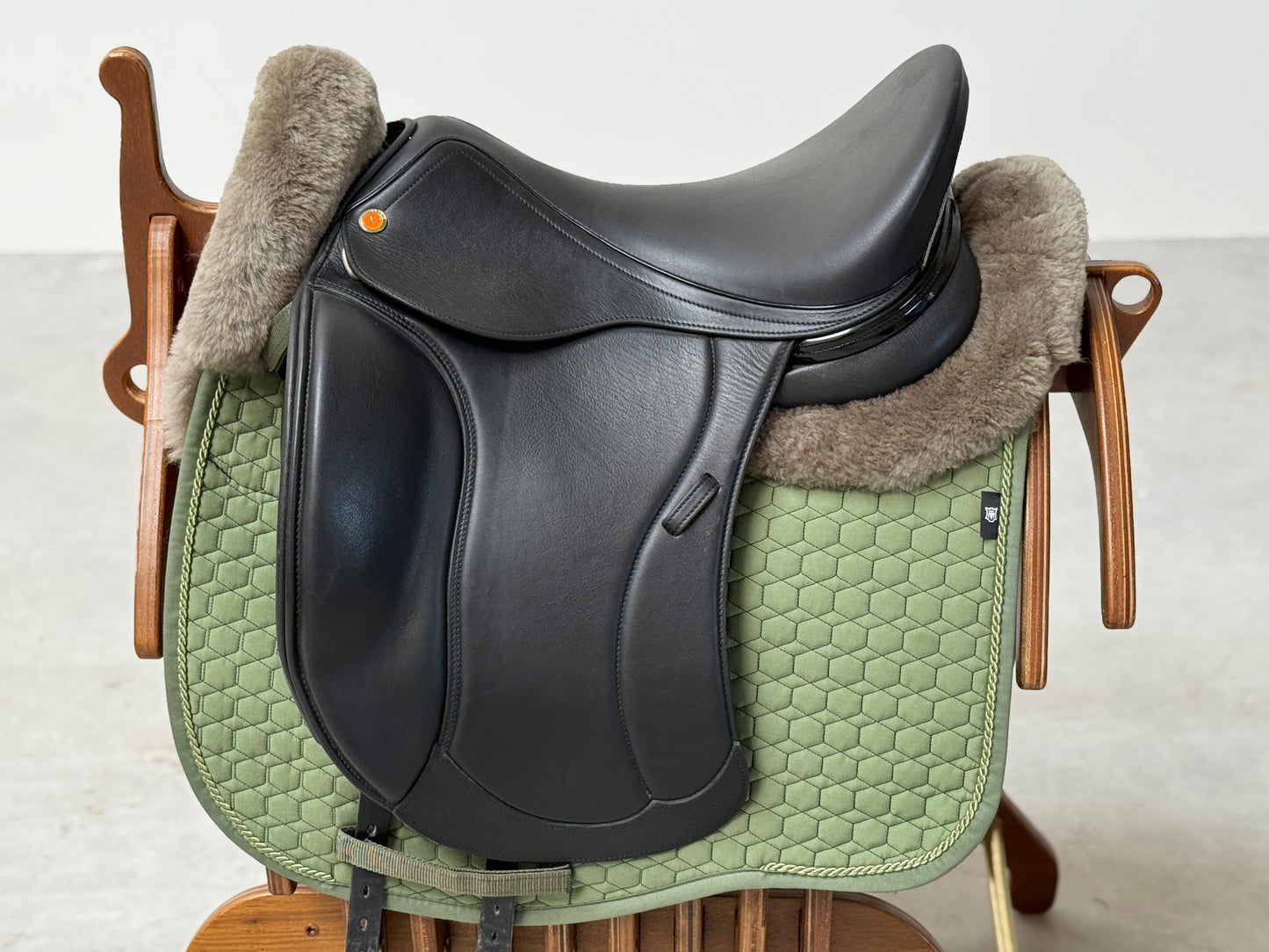 Jorge Canaves P3 Dressursattel 17,5 Zoll halbtief Glitzer