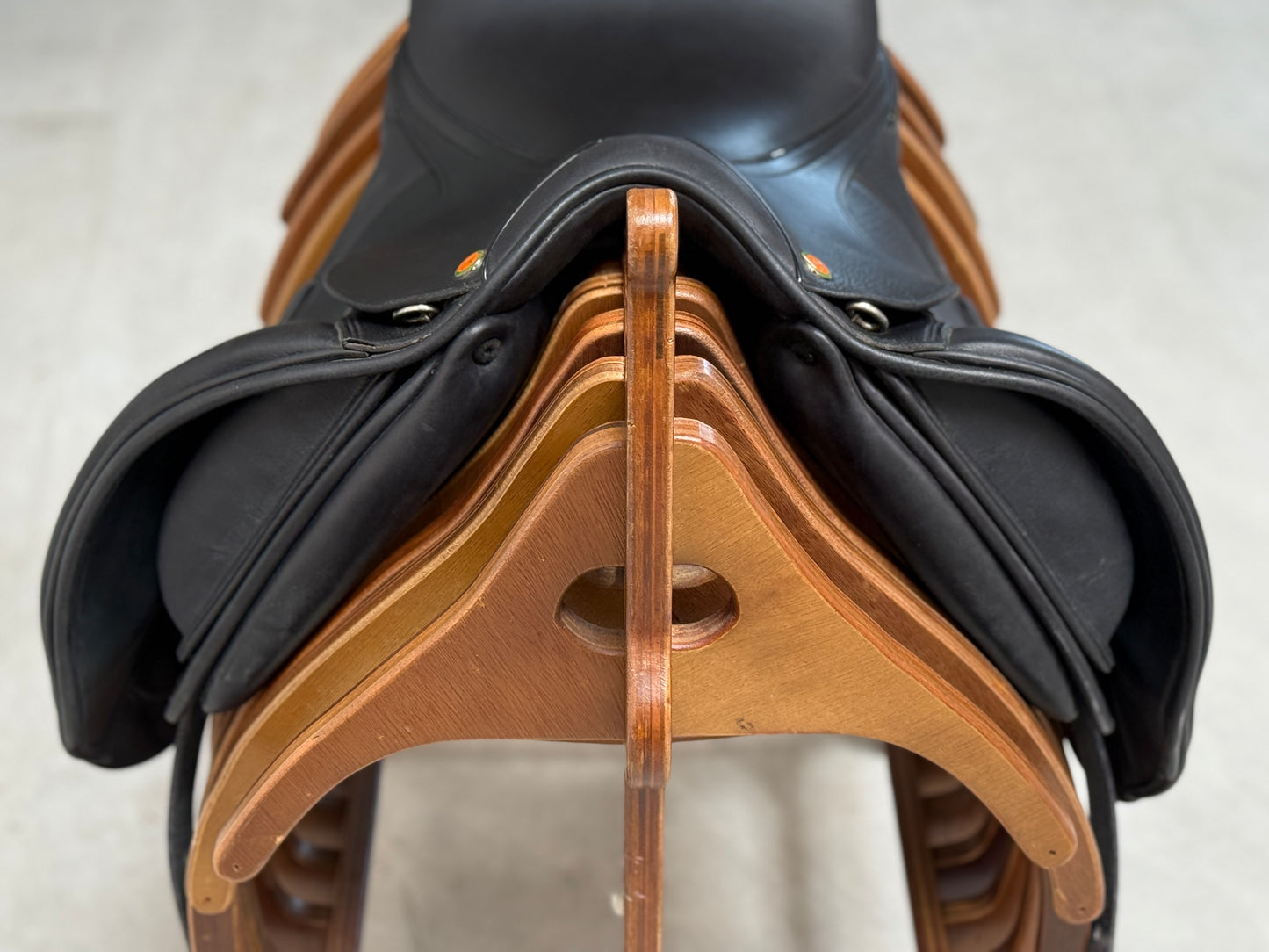 Jorge Canaves P3 Dressursattel 17,5 Zoll halbtief Glitzer