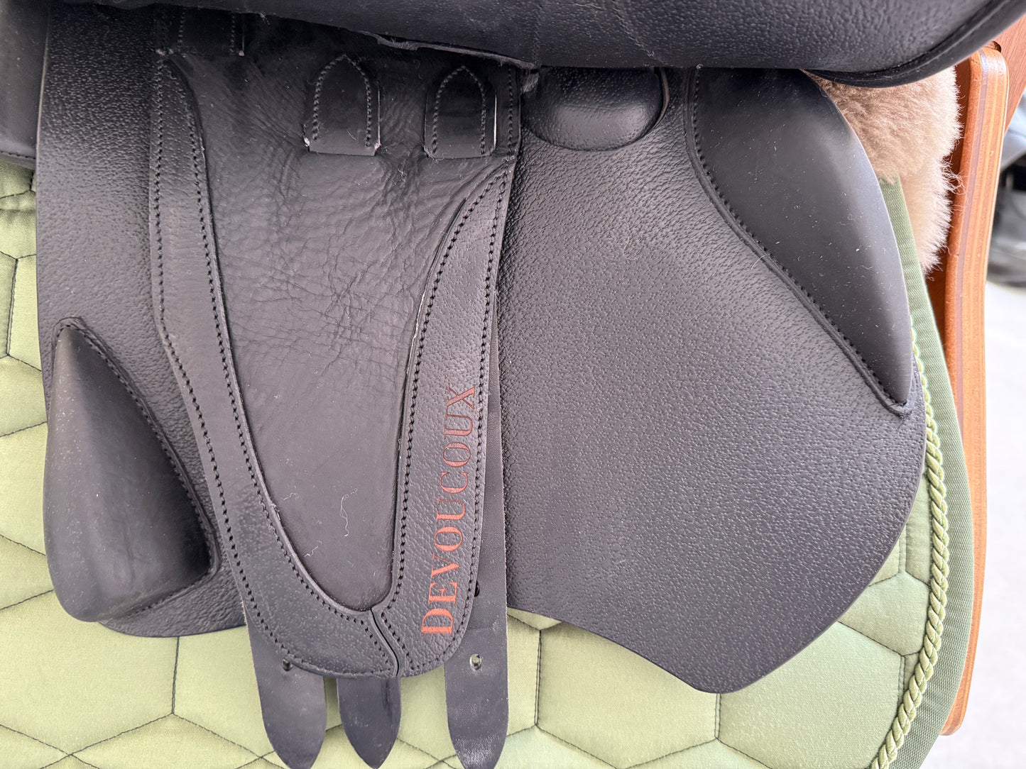 Devoucoux Biarritz LAB Springsattel 18 Zoll schwarz