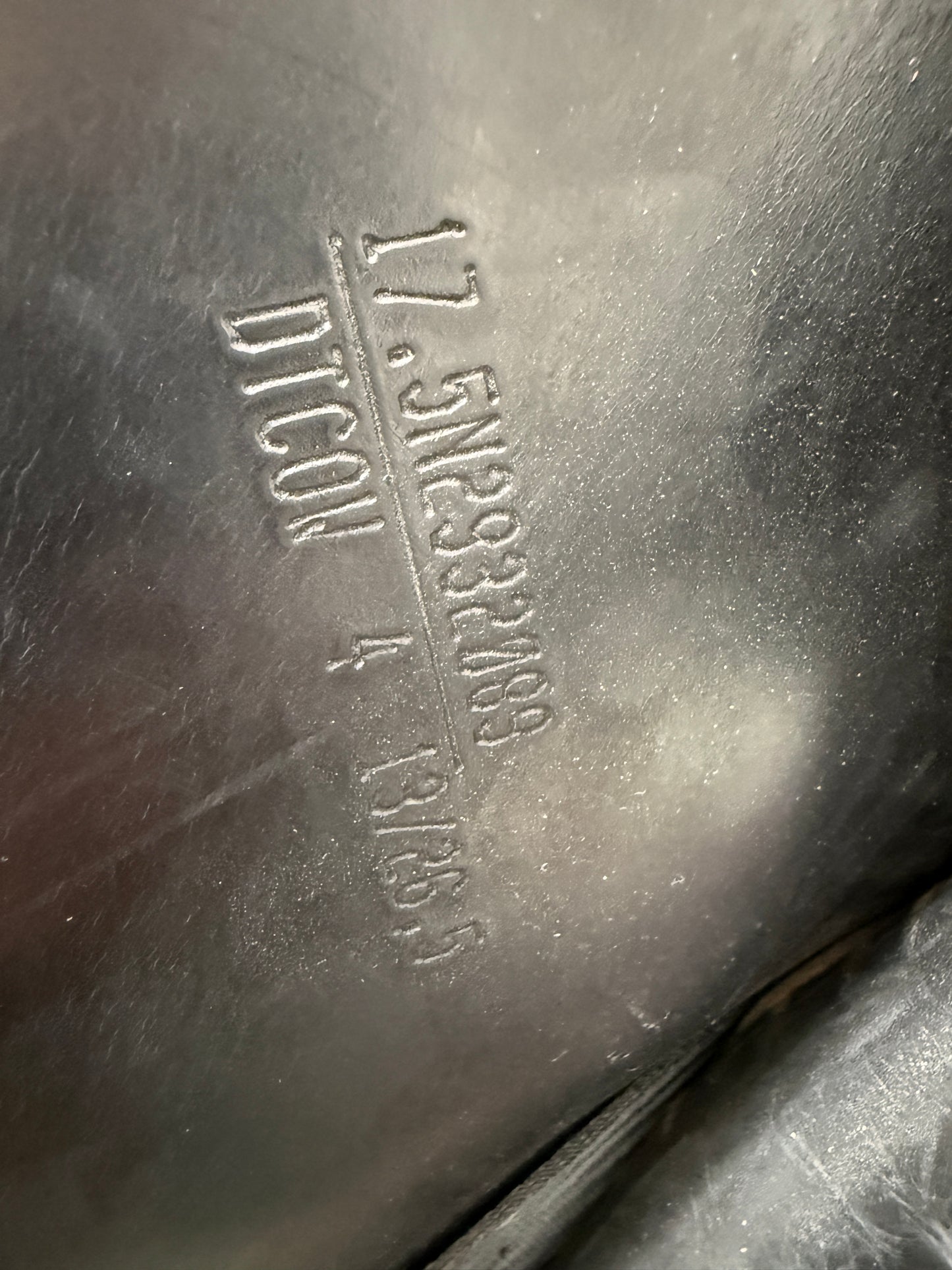Cobra Dressursattel 17,5 Zoll halbtief & kurz