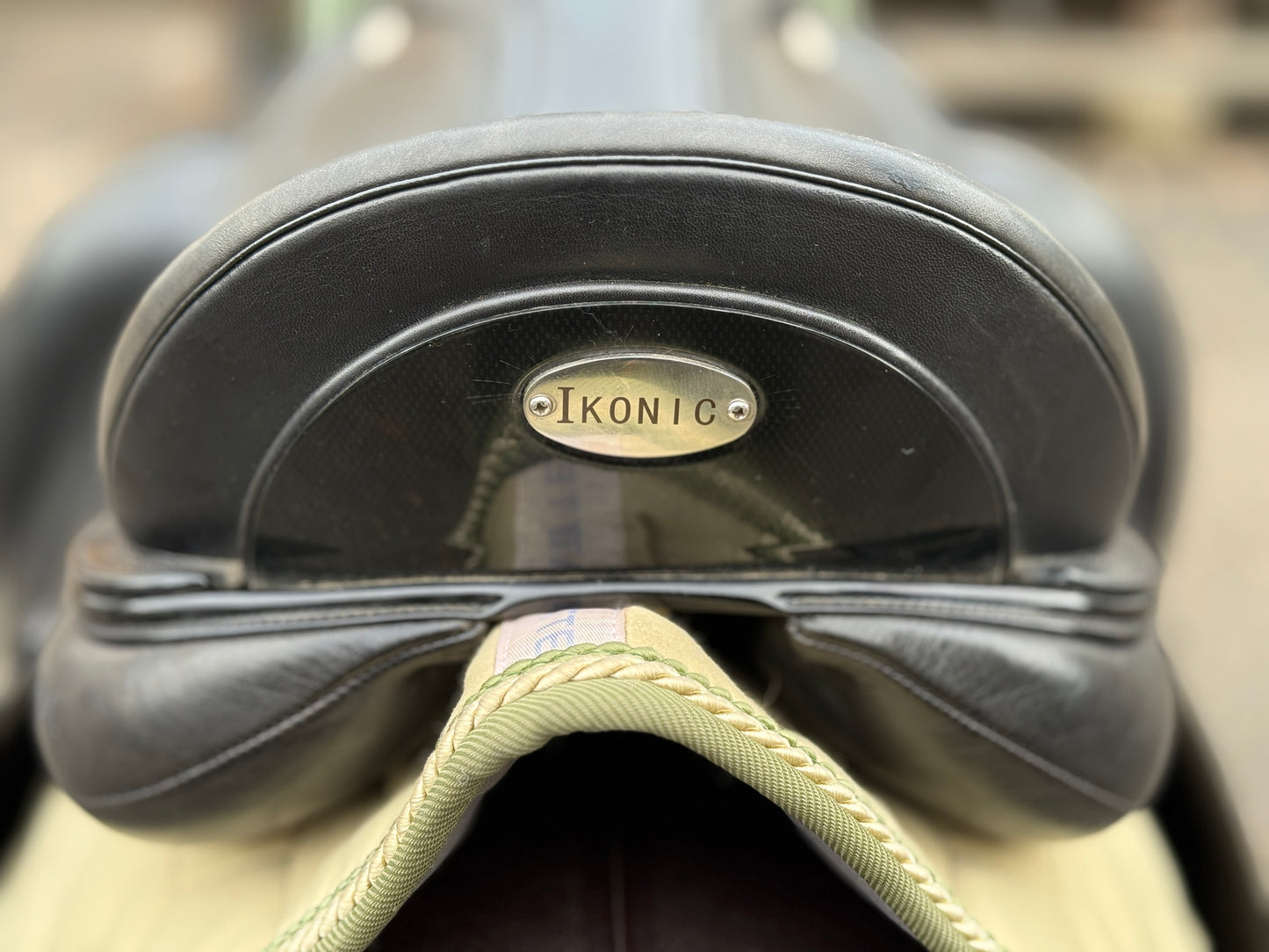 #260 Ikonic Pro Evolution Monoblatt DEV01 Dressursattel 16,5 Zoll