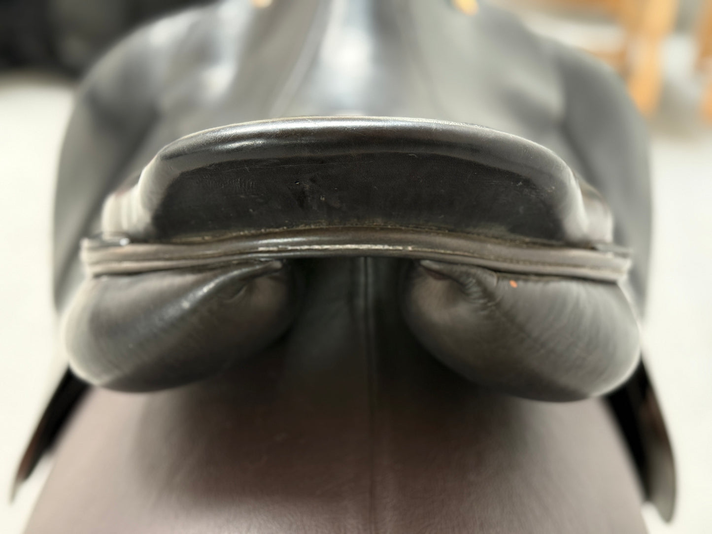 Cobra Dressursattel 17,5 Zoll halbtief & kurz