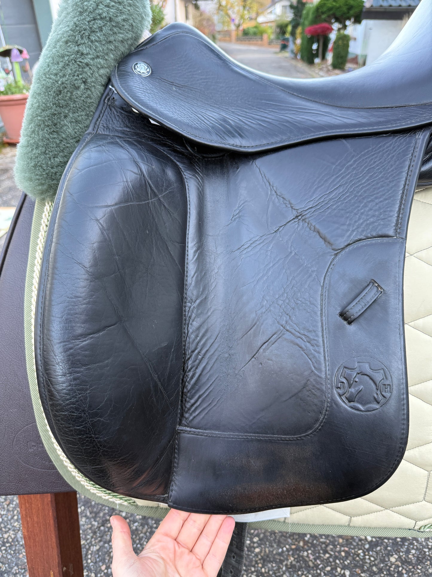 #225 Hennig Dressursattel Monoblatt 17,5 Zoll Klettpauschen