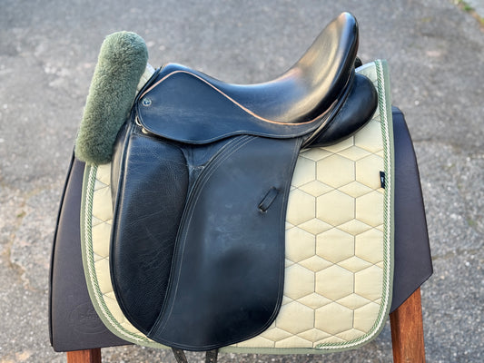 #95 Charlys Physio Dressursattel 17 Zoll - für sehr breite Pferde XW