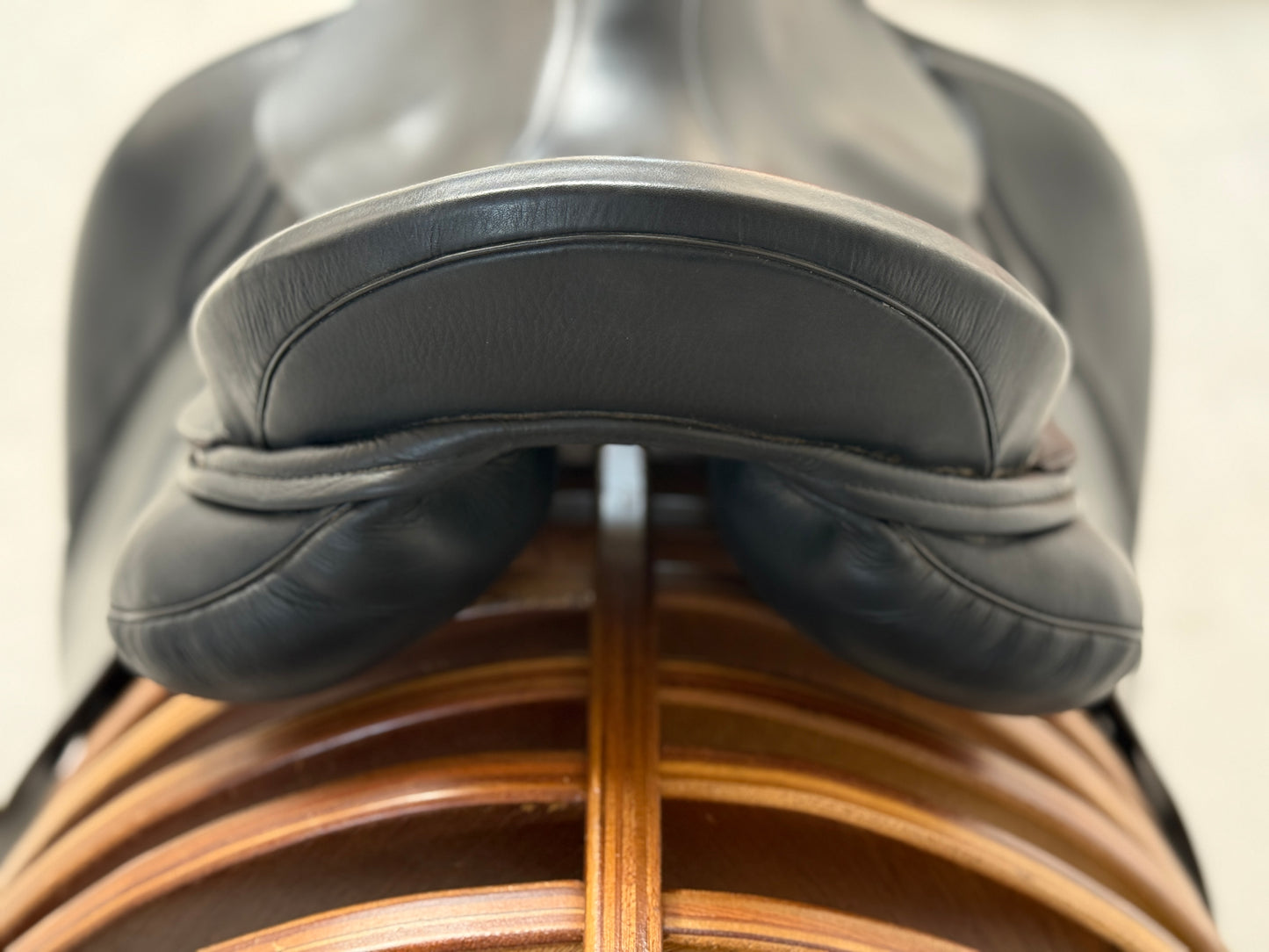 Sommer Somero Dressursattel 17,5 Zoll Protection Kissen aus 2023