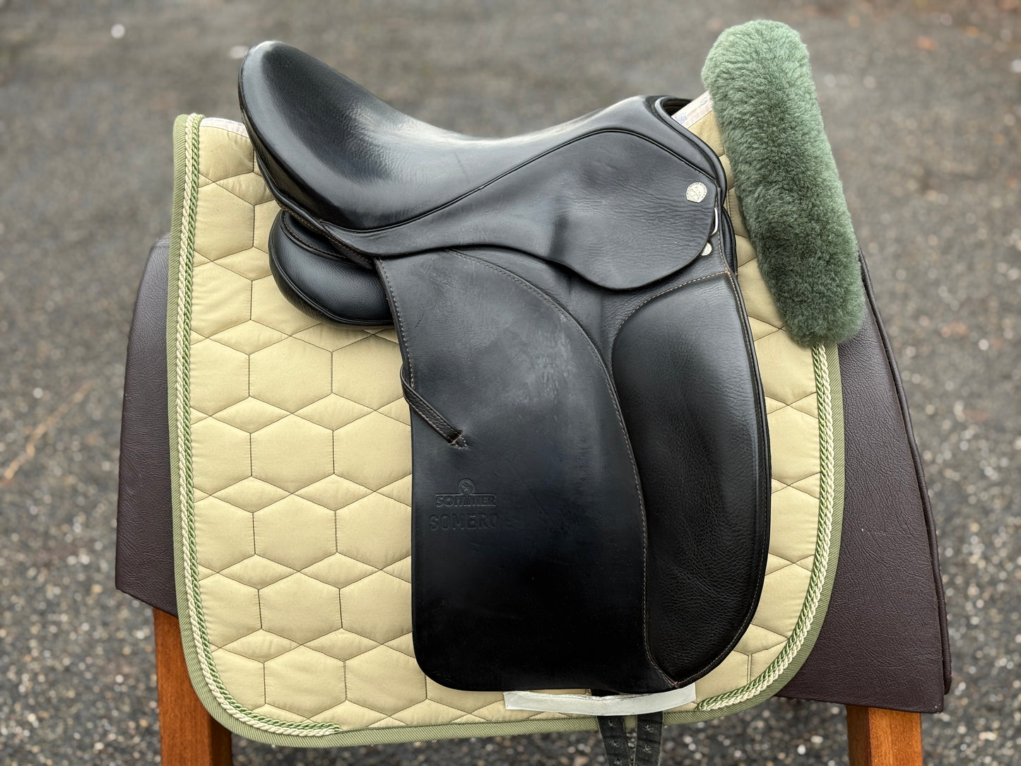#245 Sommer Somero Dressursattel 17 Zoll H7 Protection Compact Kissen
