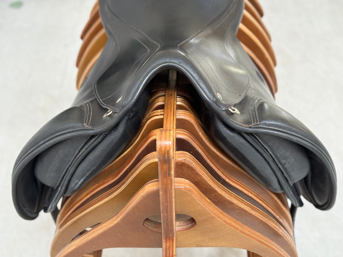 Horse Star Revolution Dressursattel 17,5 Zoll aus 2022
