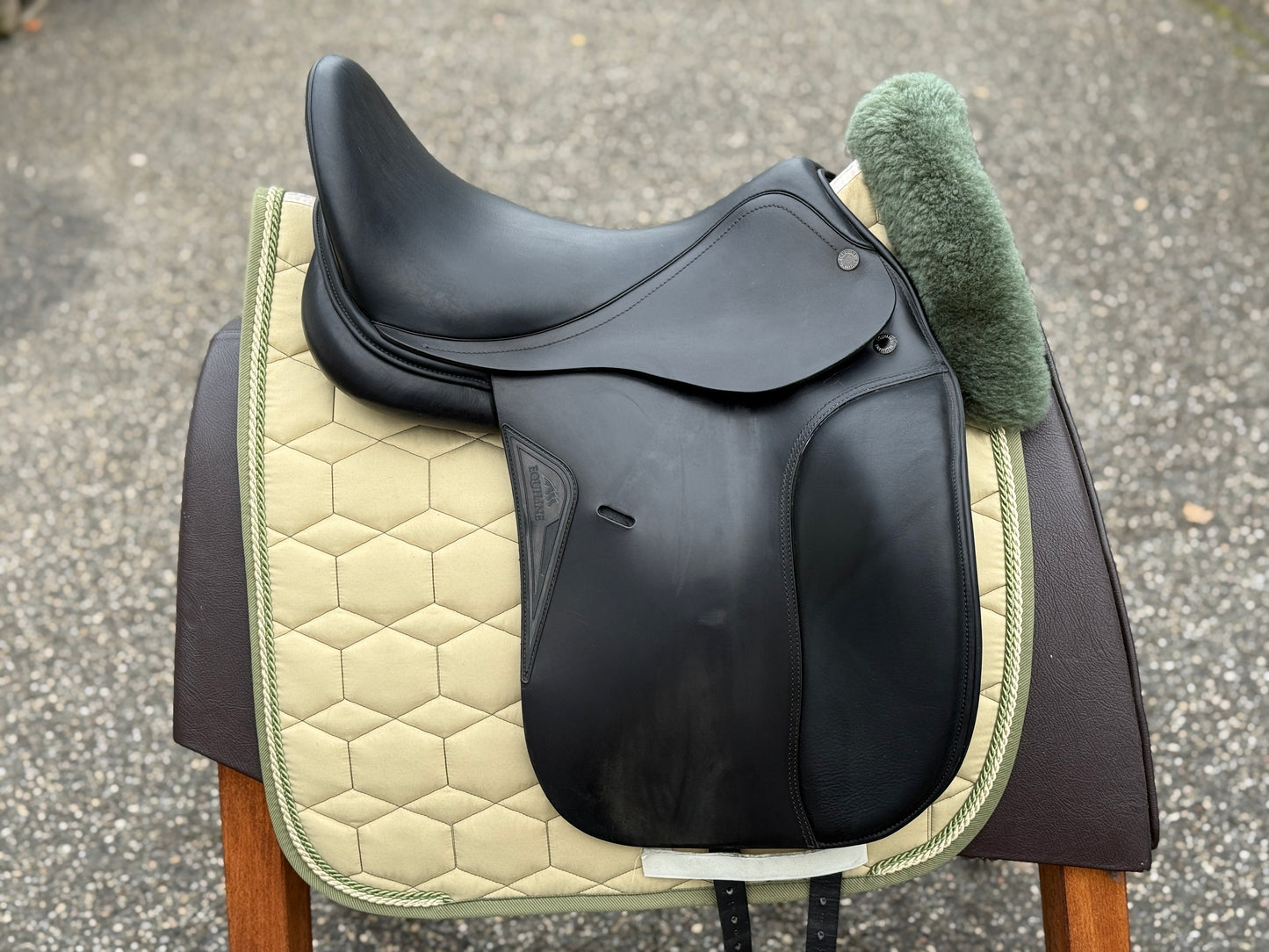 #196 Equiline Elite Dressursattel 17 Zoll