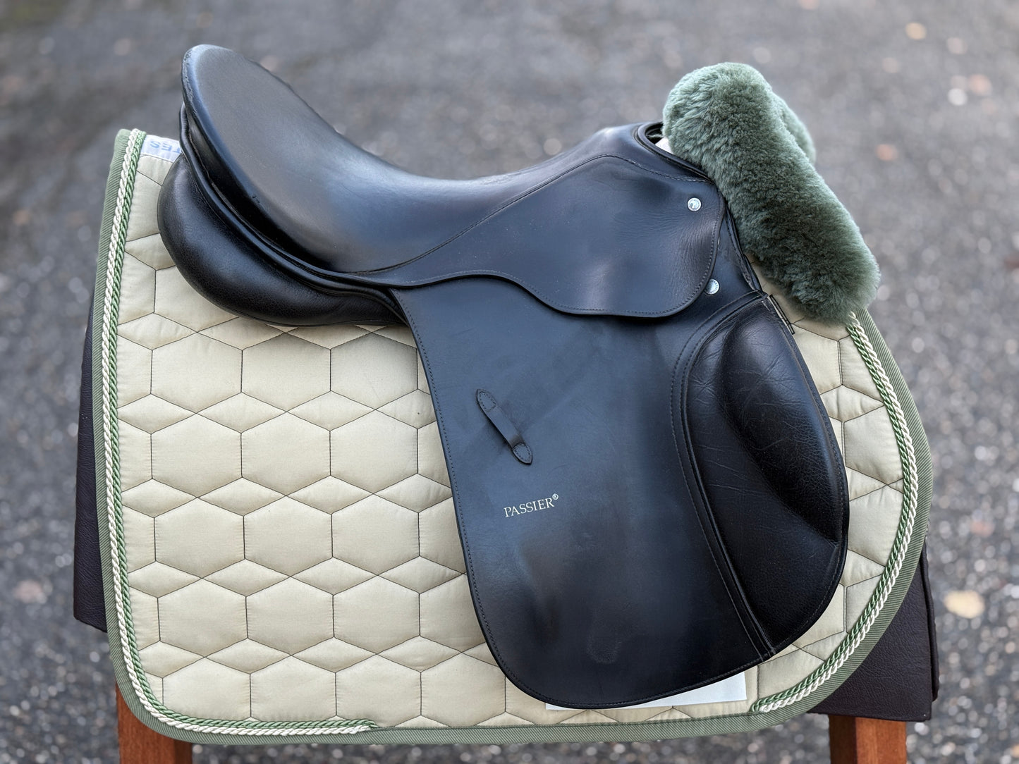 #208 Passier Avior Springsattel 17,5 Zoll breite Kammer