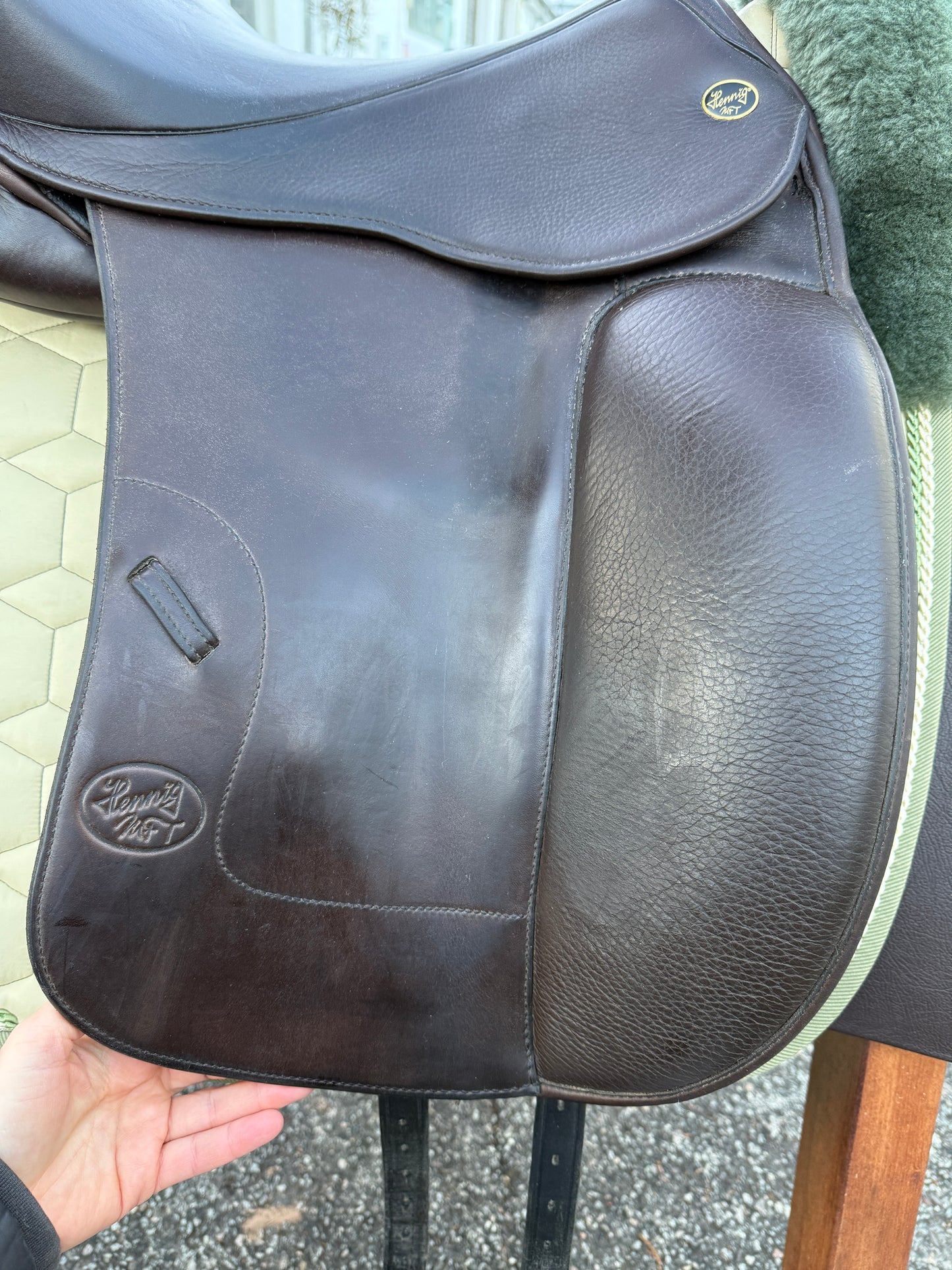 #K184 Hennig MFT Monoblatt Dressursattel 17,5 Zoll aus 2022 braun