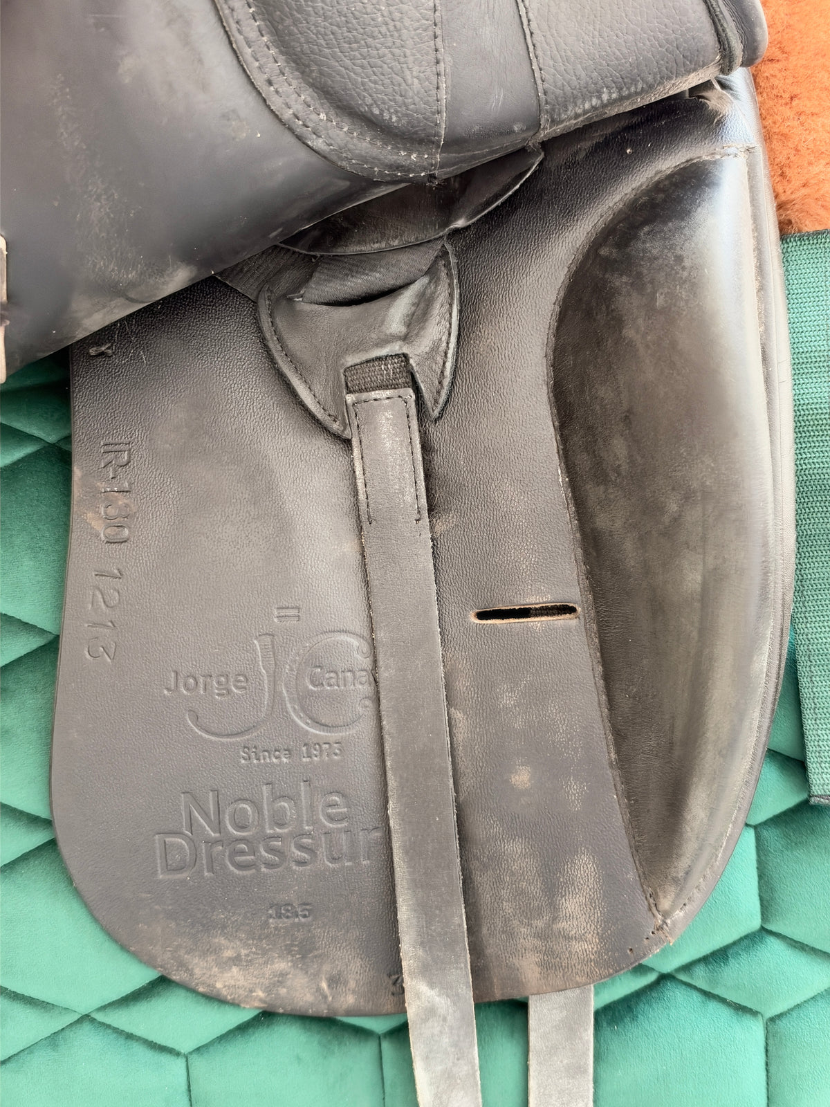 Jorge Canaves Noble Dressursattel 18,5 Zoll Bananenkissen