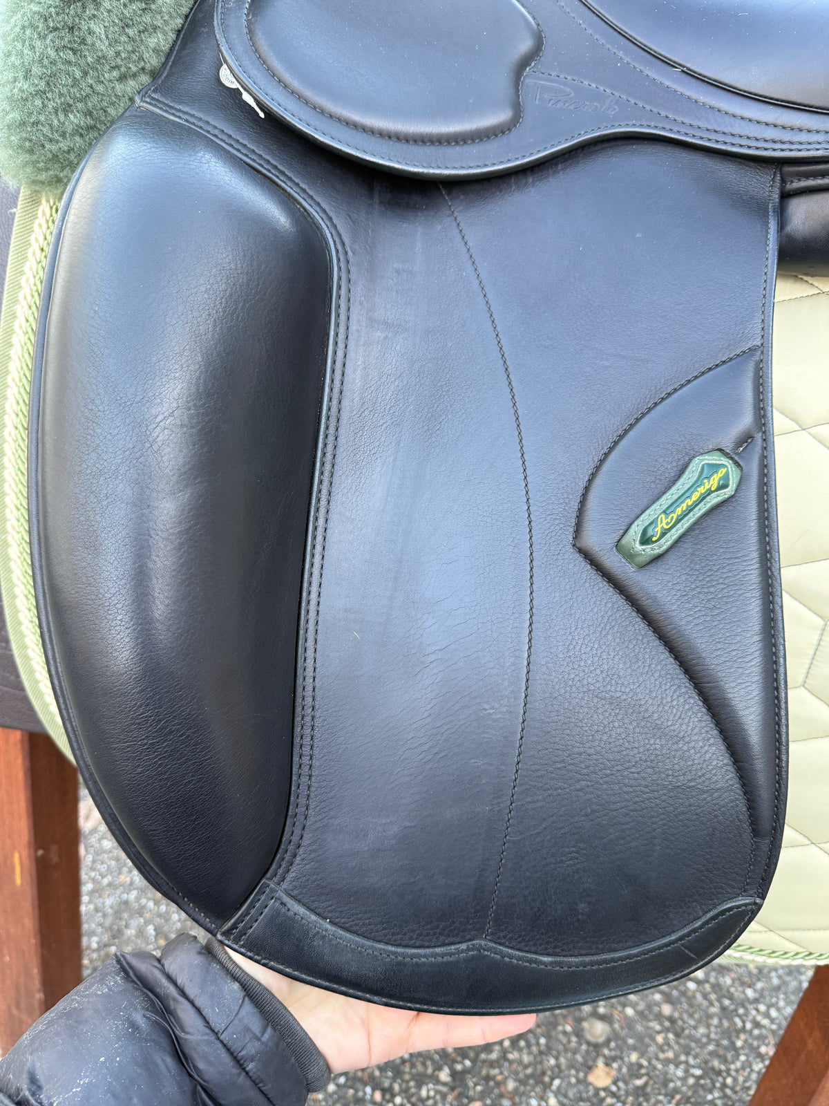 Amerigo DJ Pinerolo Dressursattel 18 Zoll halbtiefer Sitz & breit