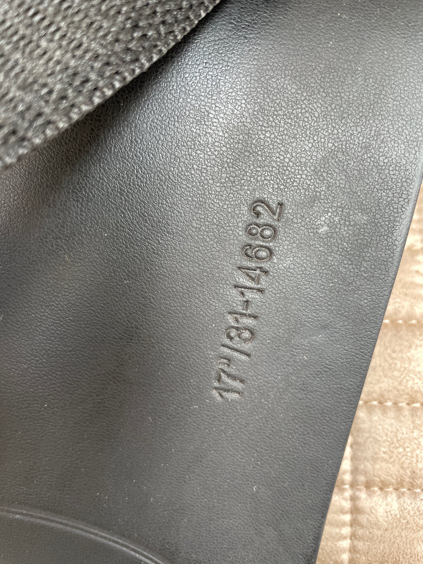 Silla de doma Velicea Coral 17 pulgadas NUEVA