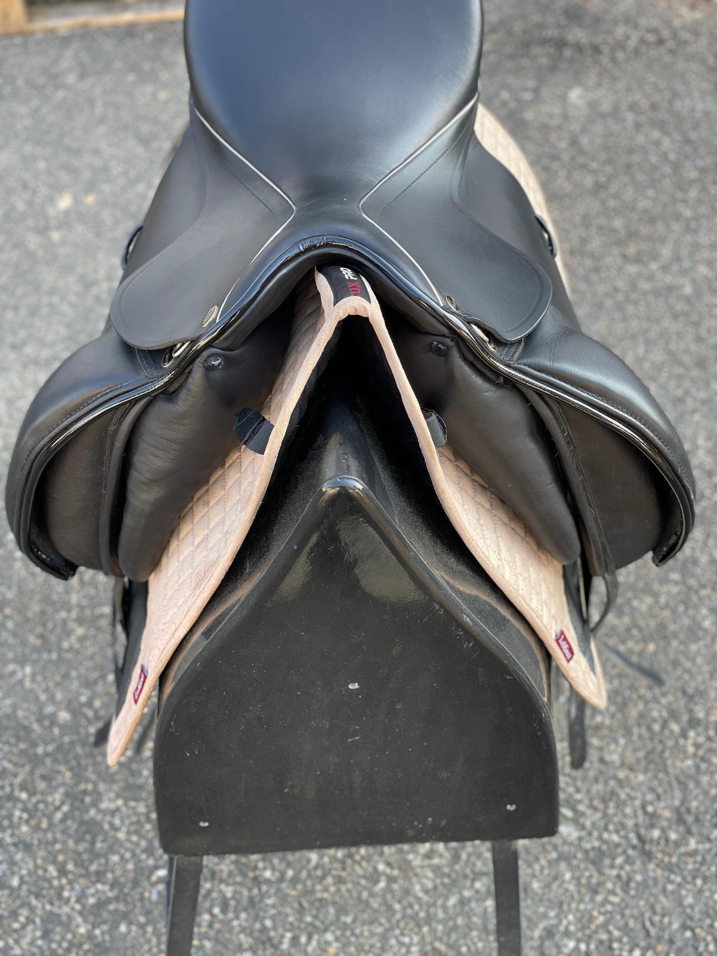 Silla de doma Velicea Coral 17 pulgadas NUEVA