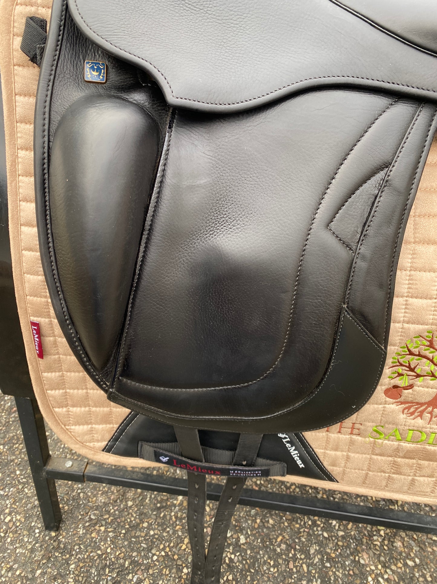 Stübben Centurion dressage saddle 18 inches with Magic Tack inlay mono flap