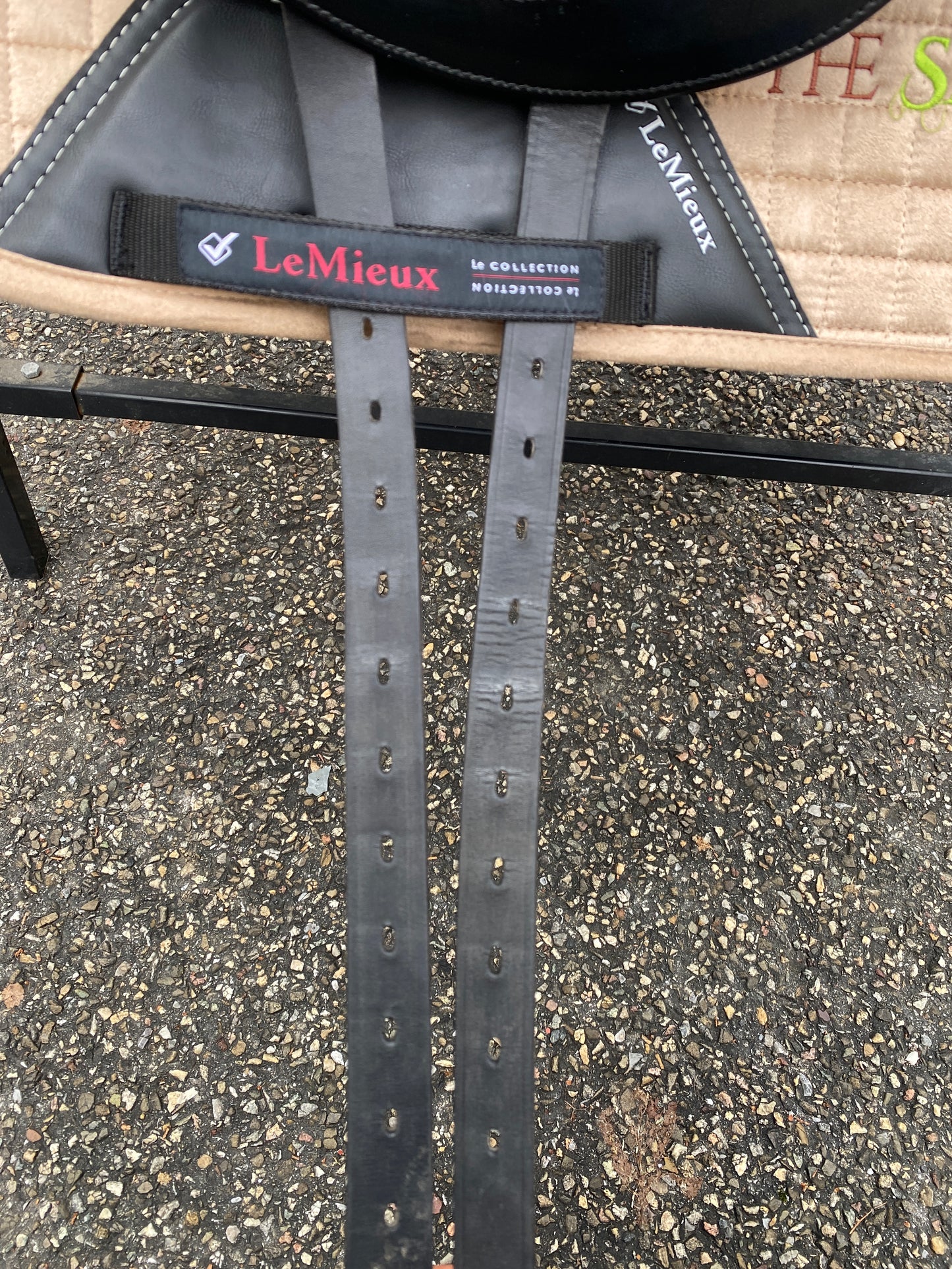 Stübben Centurion dressage saddle 18 inches with Magic Tack inlay mono flap