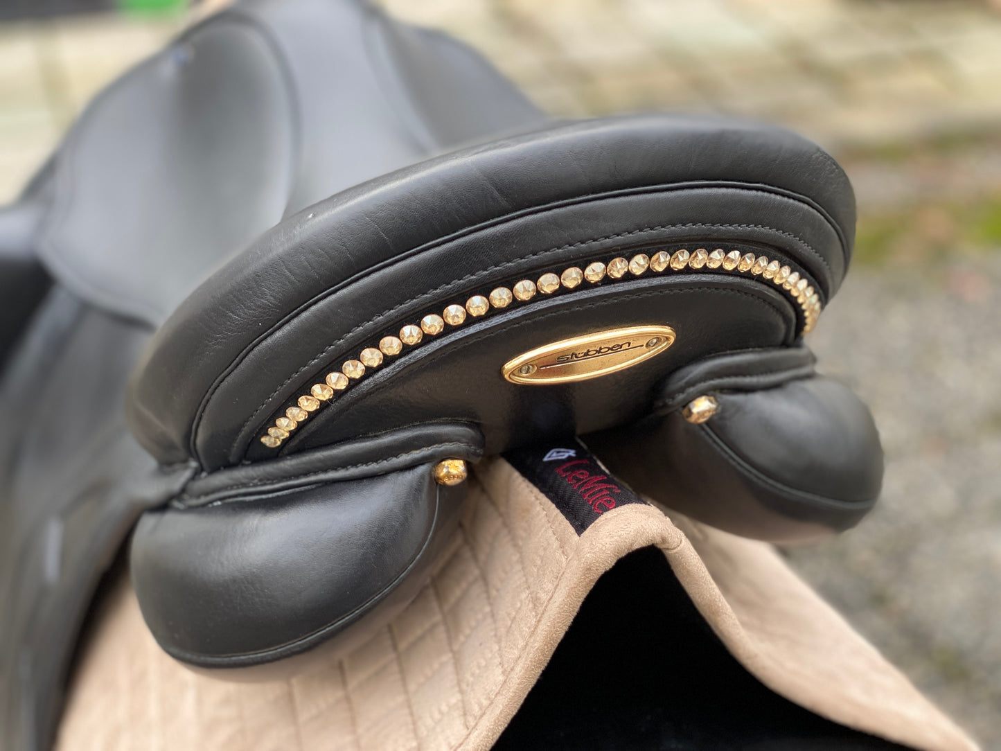 Stübben Centurion dressage saddle 18 inches with Magic Tack inlay mono flap