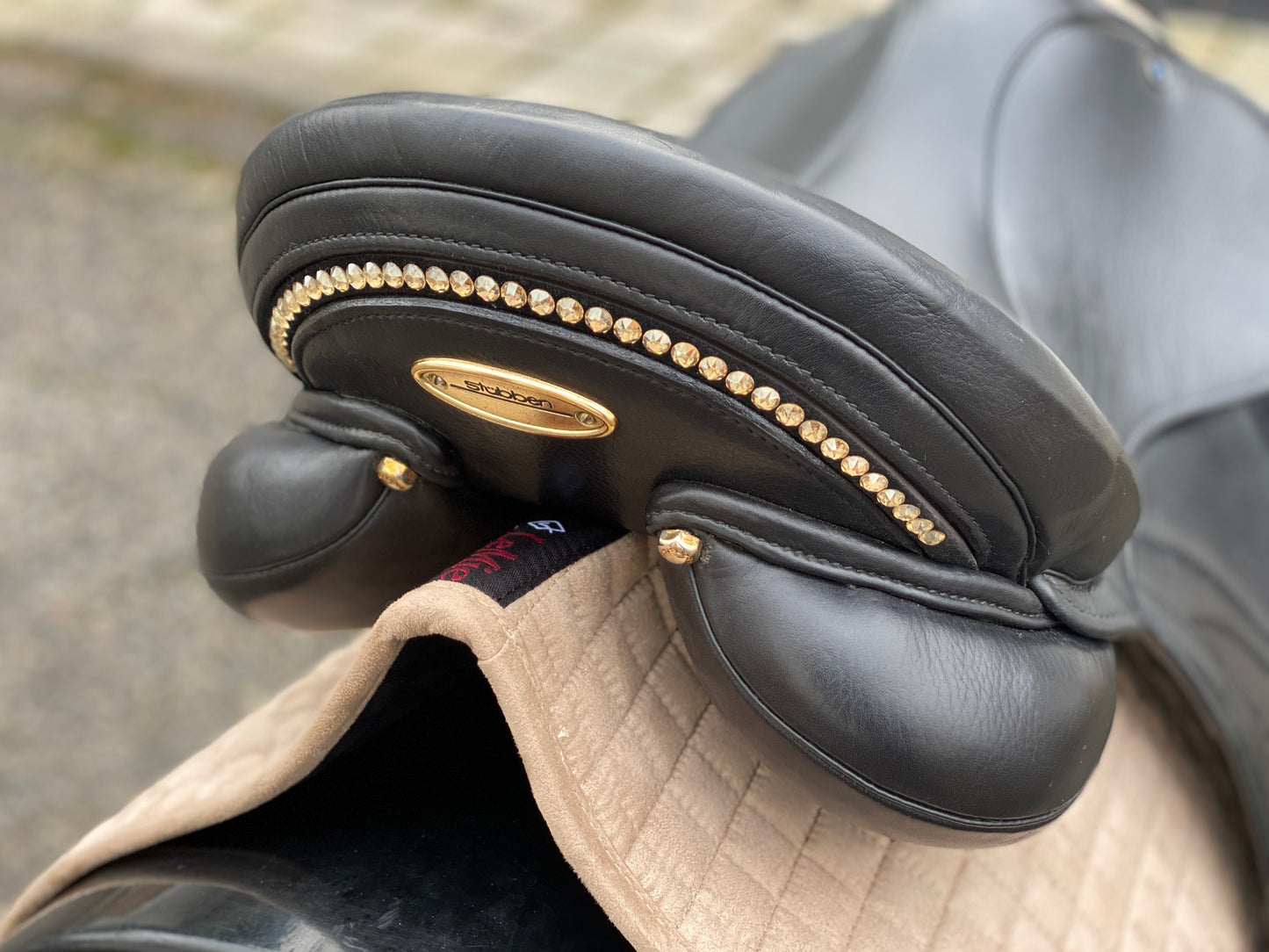 Stübben Centurion dressage saddle 18 inches with Magic Tack inlay mono flap