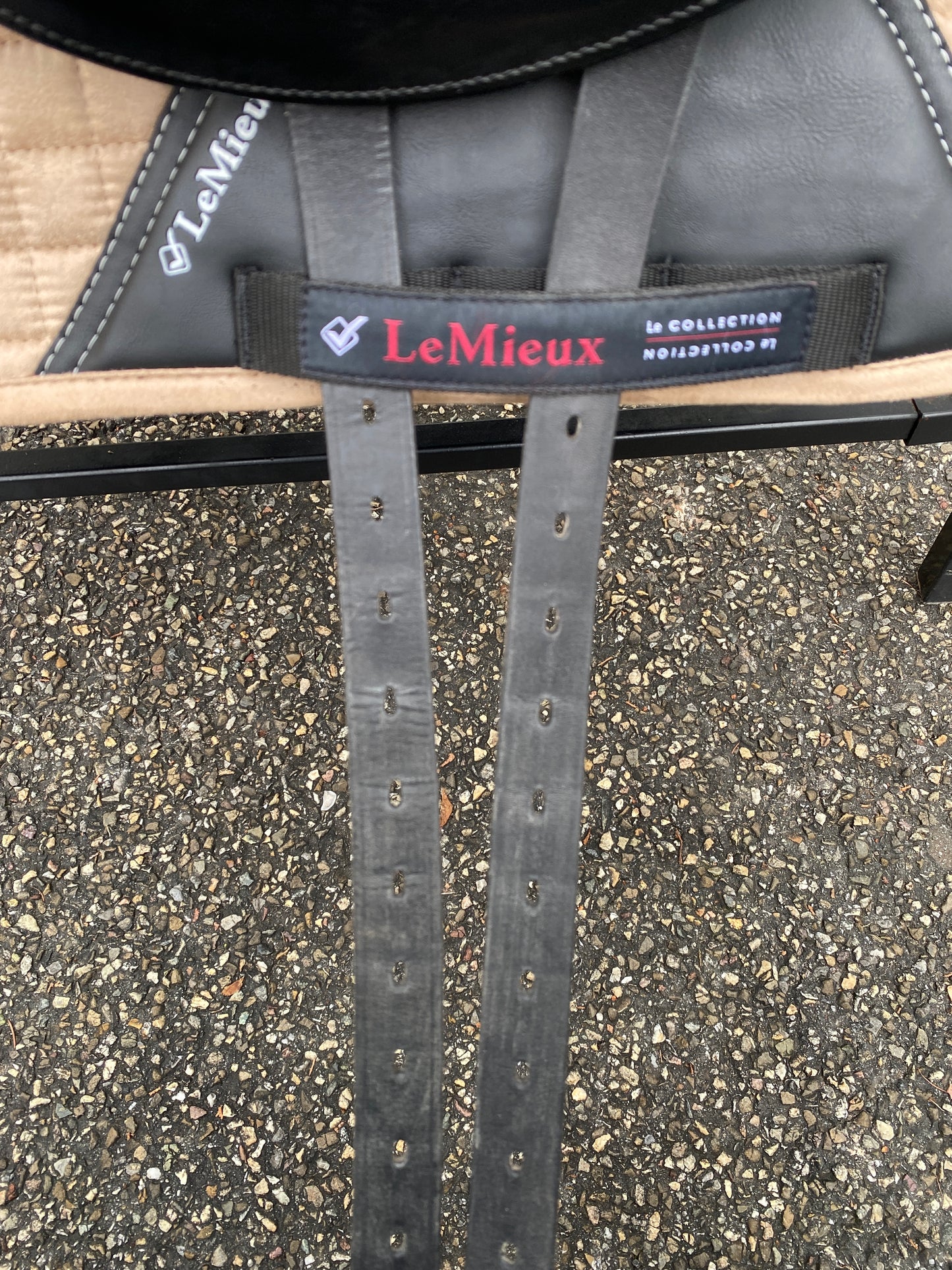 Stübben Centurion dressage saddle 18 inches with Magic Tack inlay mono flap